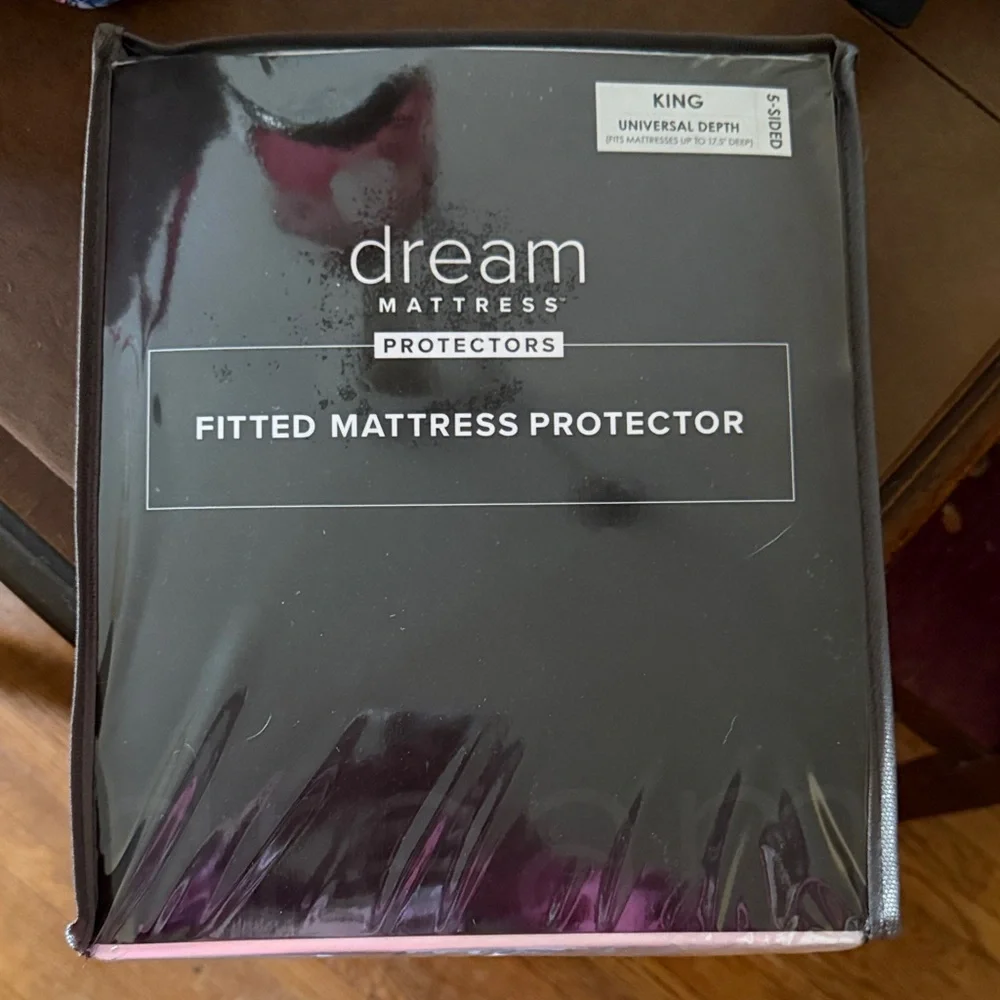 White king Fitted Mattress Protector dream mattress NEW $99
